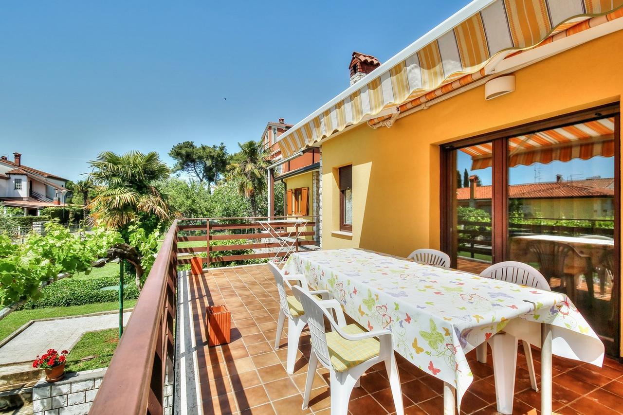 Lovric House With Apartments Umag Exterior foto