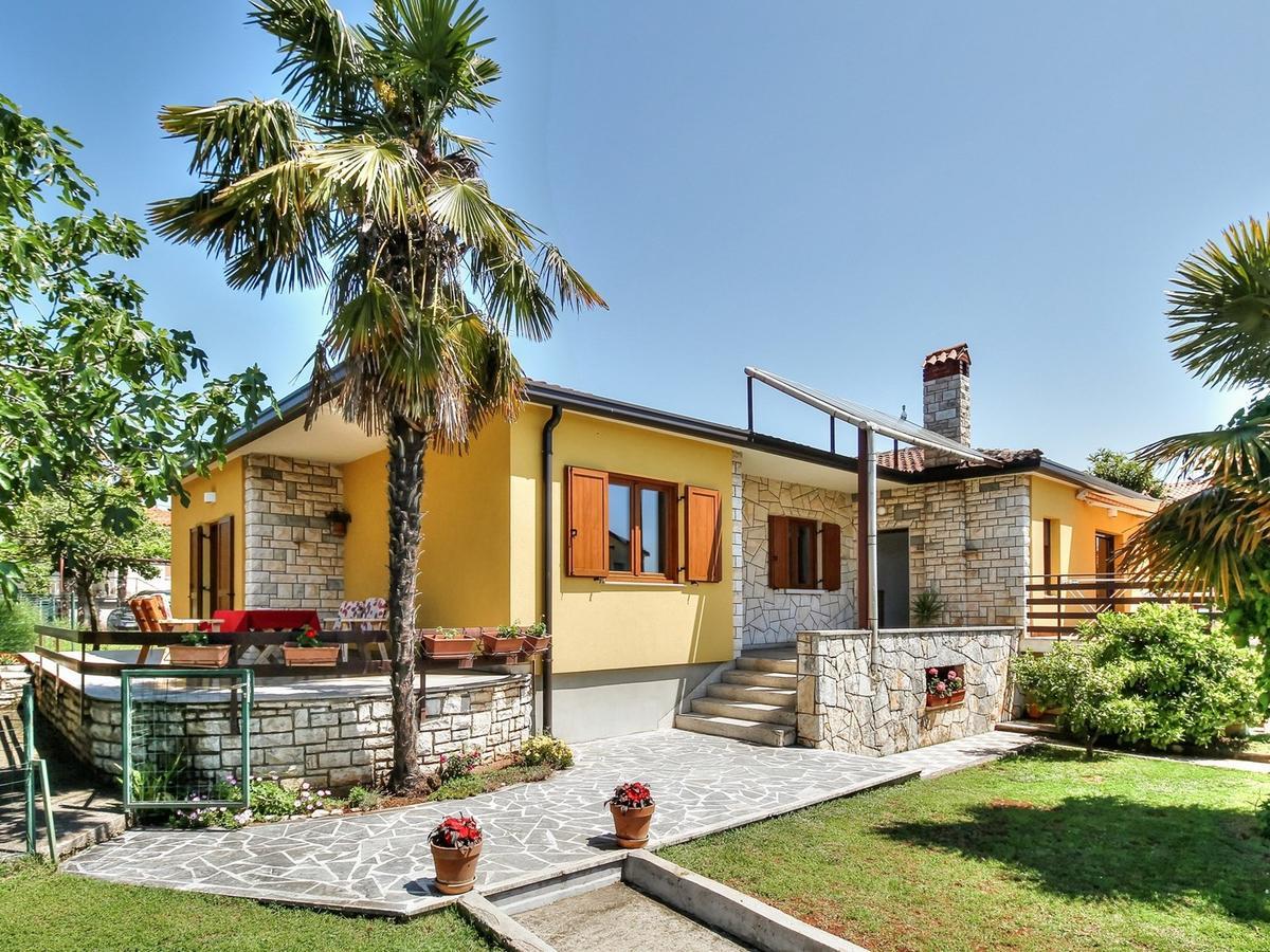 Lovric House With Apartments Umag Exterior foto