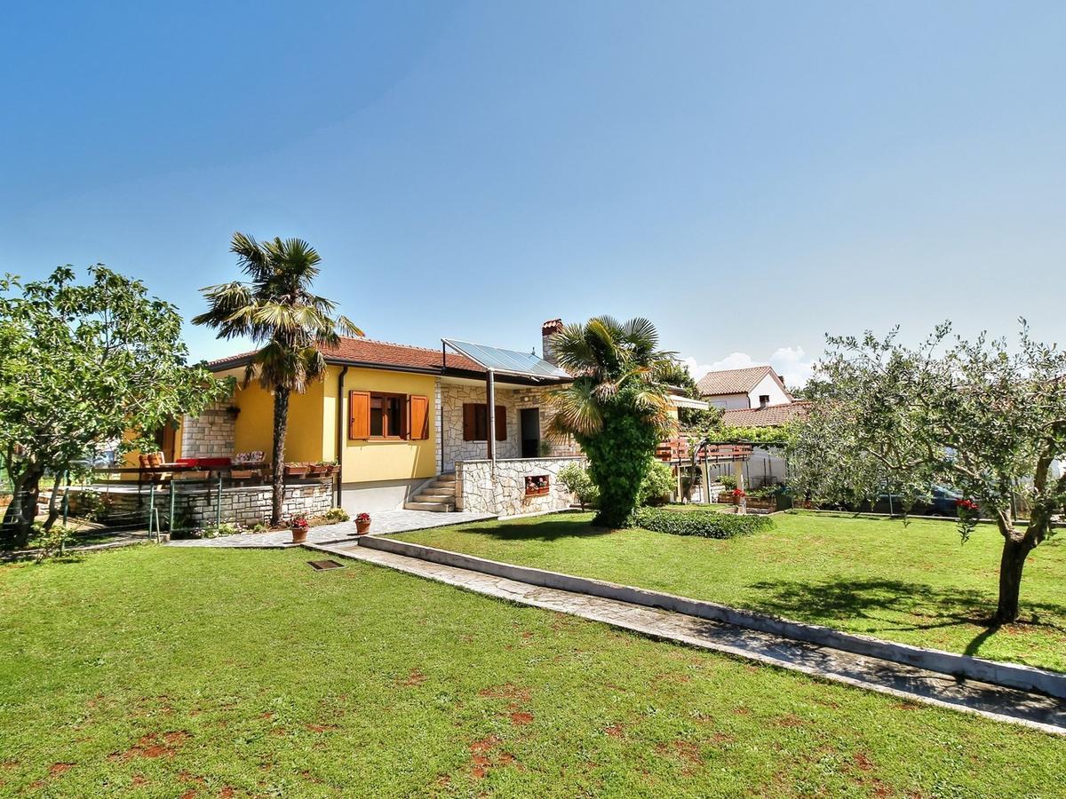 Lovric House With Apartments Umag Exterior foto