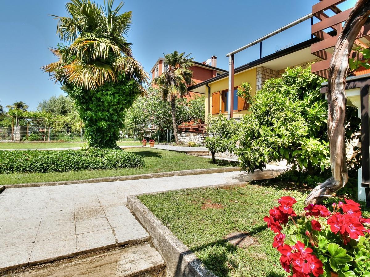 Lovric House With Apartments Umag Exterior foto