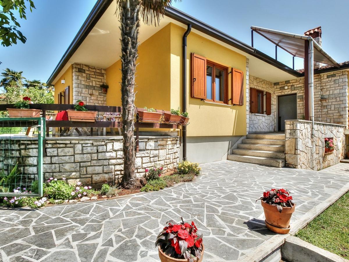 Lovric House With Apartments Umag Exterior foto