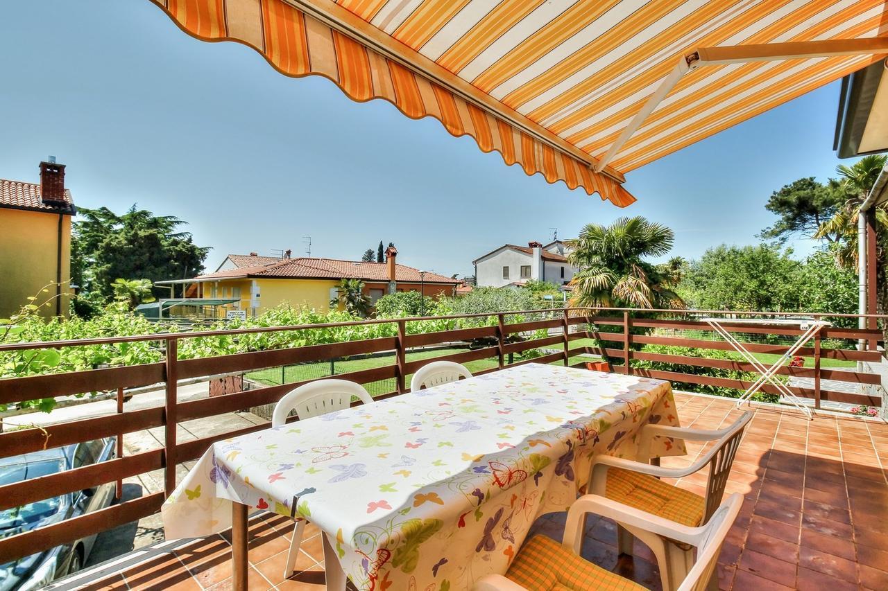 Lovric House With Apartments Umag Exterior foto