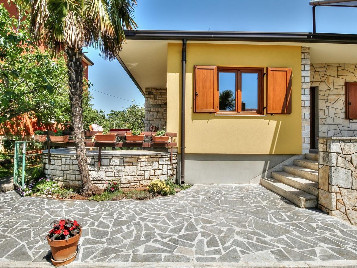 Lovric House With Apartments Umag Exterior foto