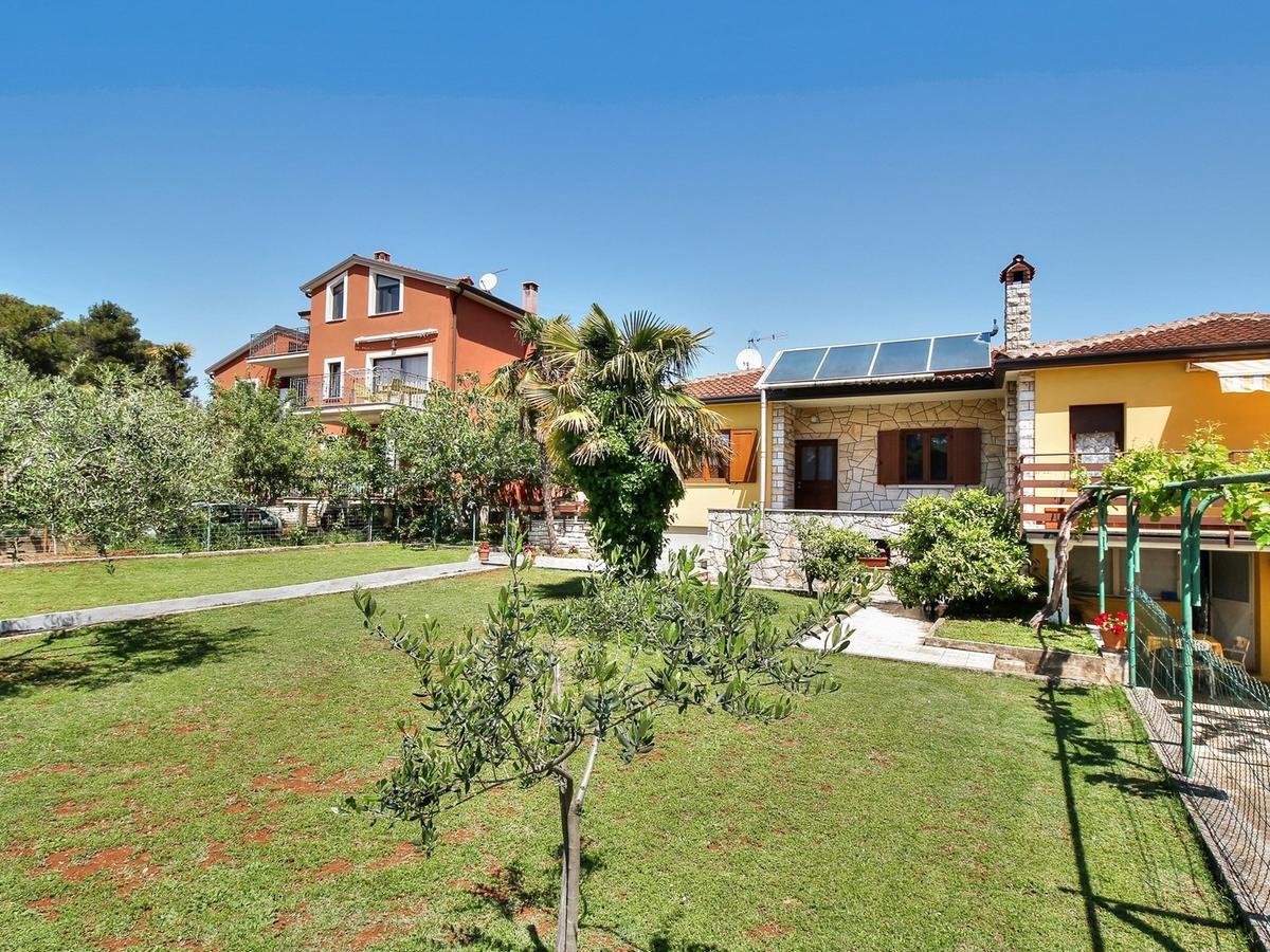 Lovric House With Apartments Umag Exterior foto