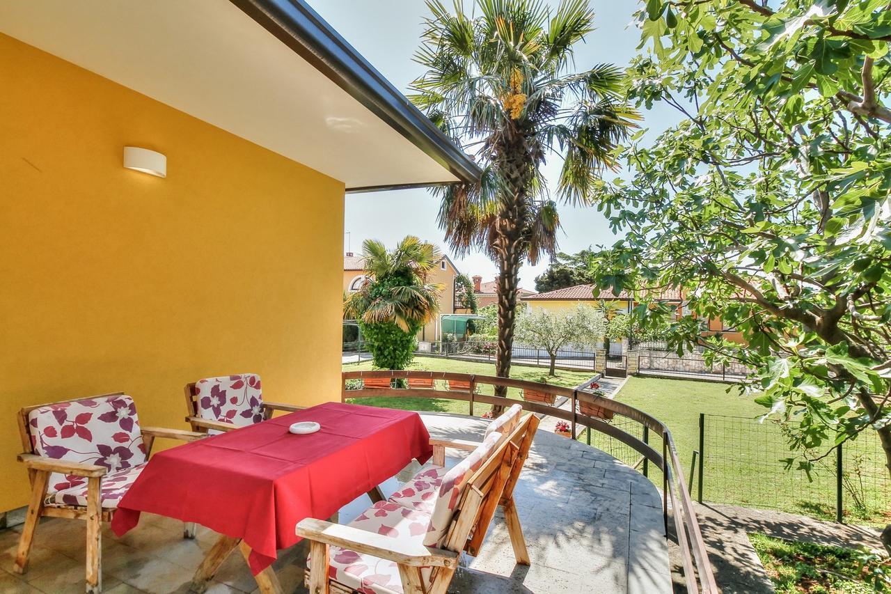 Lovric House With Apartments Umag Exterior foto